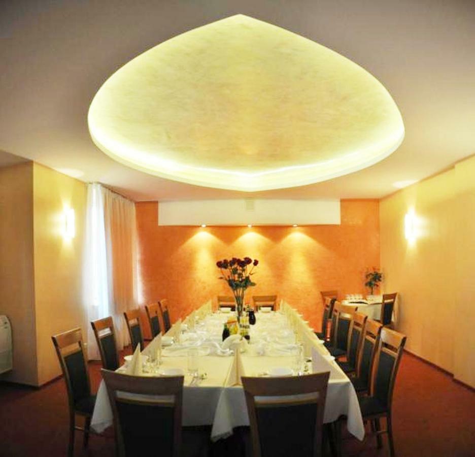 Iskra Hotel 2*