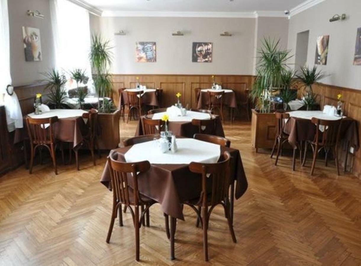 Hotel Iskra 2*
